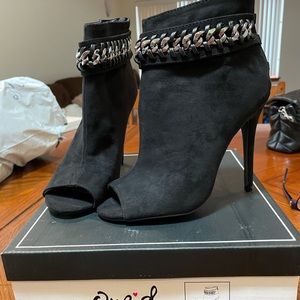 NIB womans Qupid black suede heel booties sz 7
